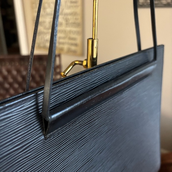Louis Vuitton Authentic Epi Saint Tropez Black Bag - Picture 4 of 12